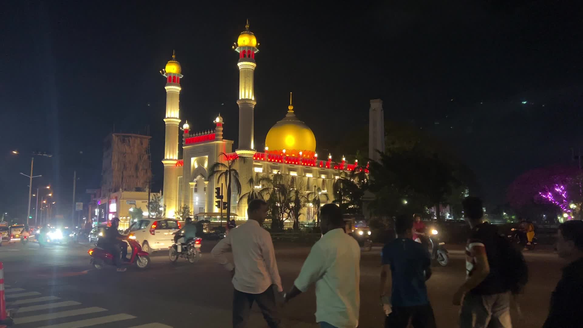 Palayam Juma Masjid illuminated during Ramadan
