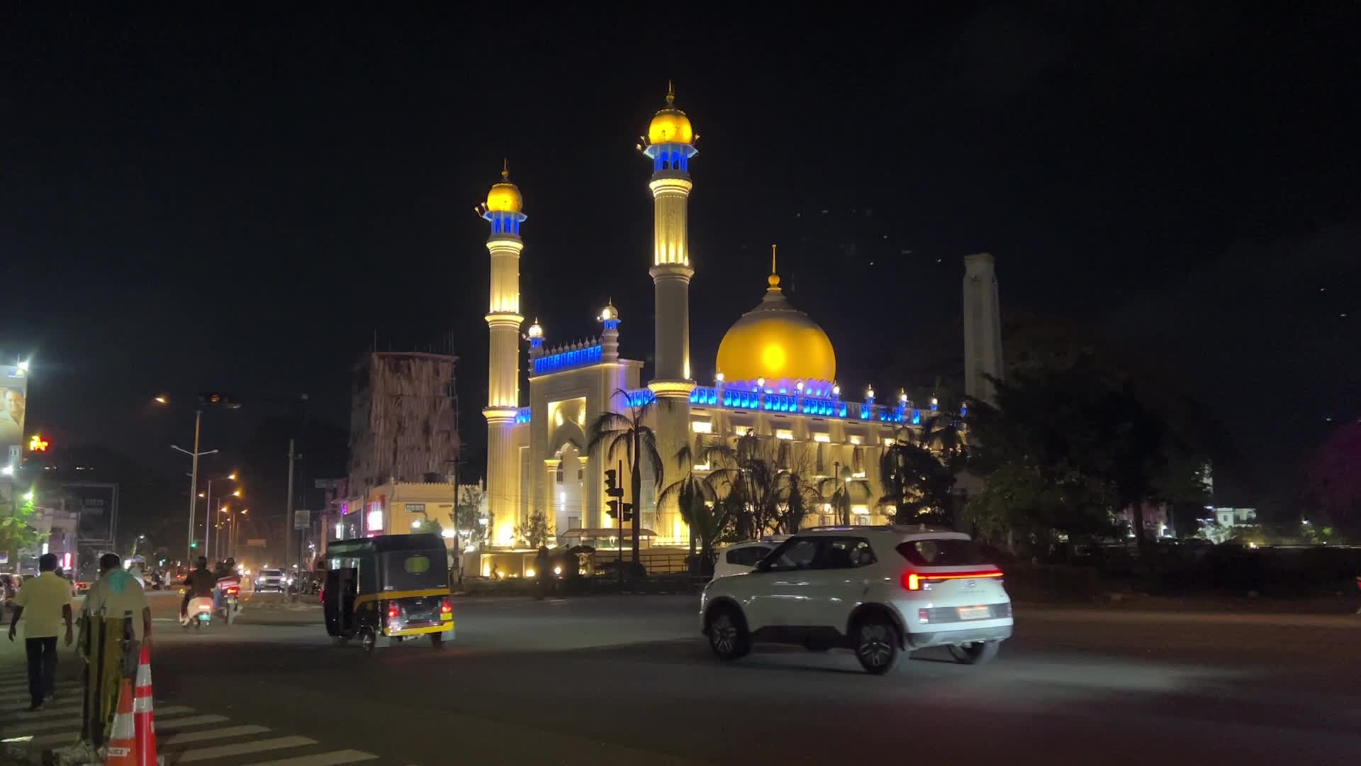 Palayam Juma Masjid illuminated during Ramadan