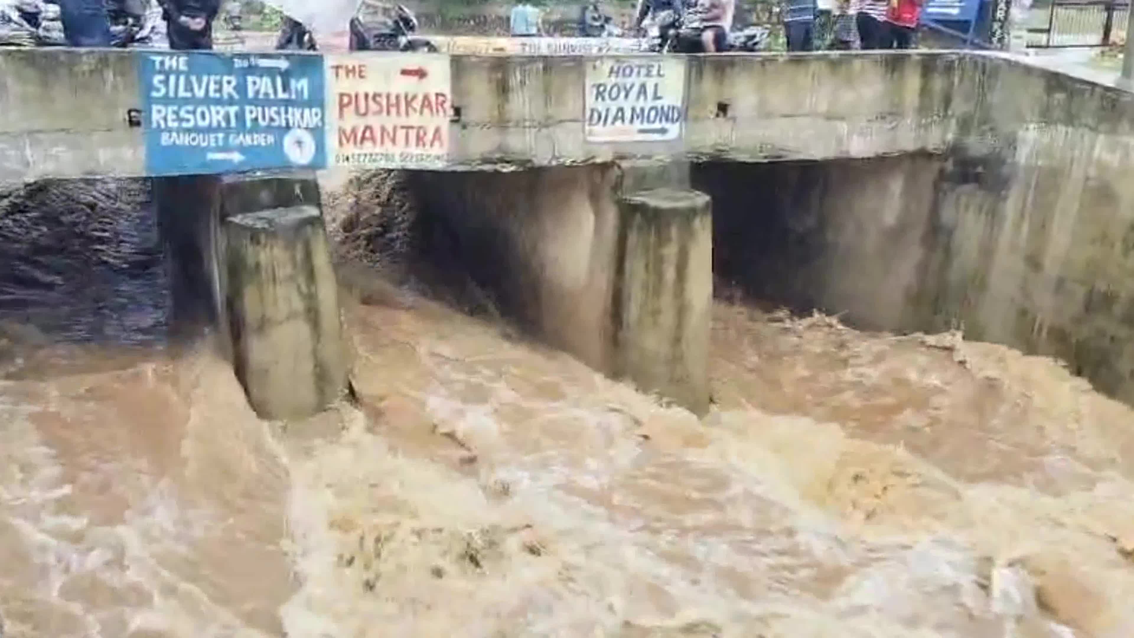 Heavy Monsoon rain in Pushkar, India 