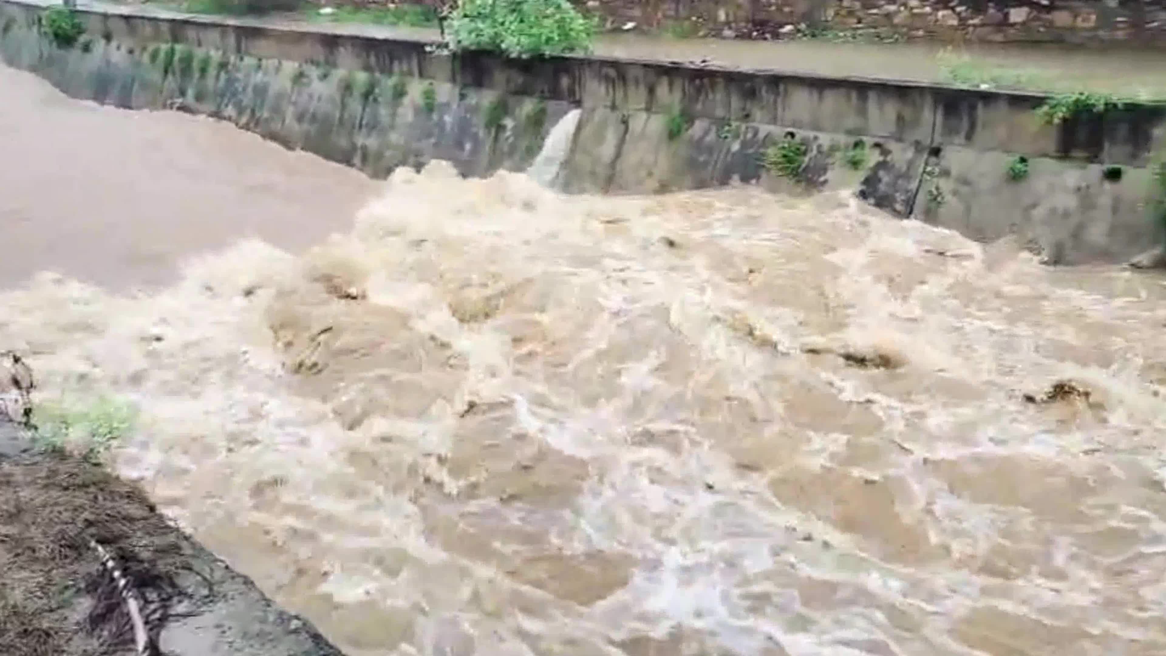 Heavy Monsoon rain in Pushkar, India 
