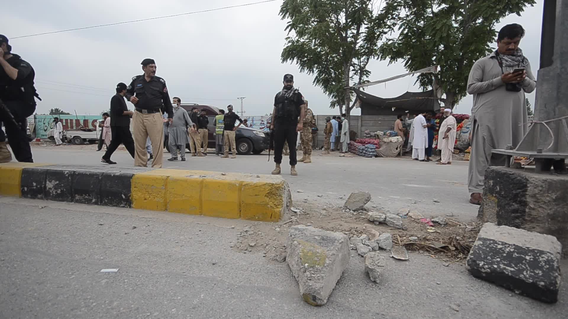 Bombing targeting police vehicle on roadside in Peshawar 