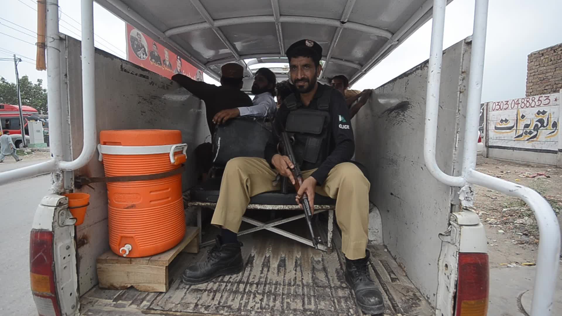 Bombing targeting police vehicle on roadside in Peshawar 