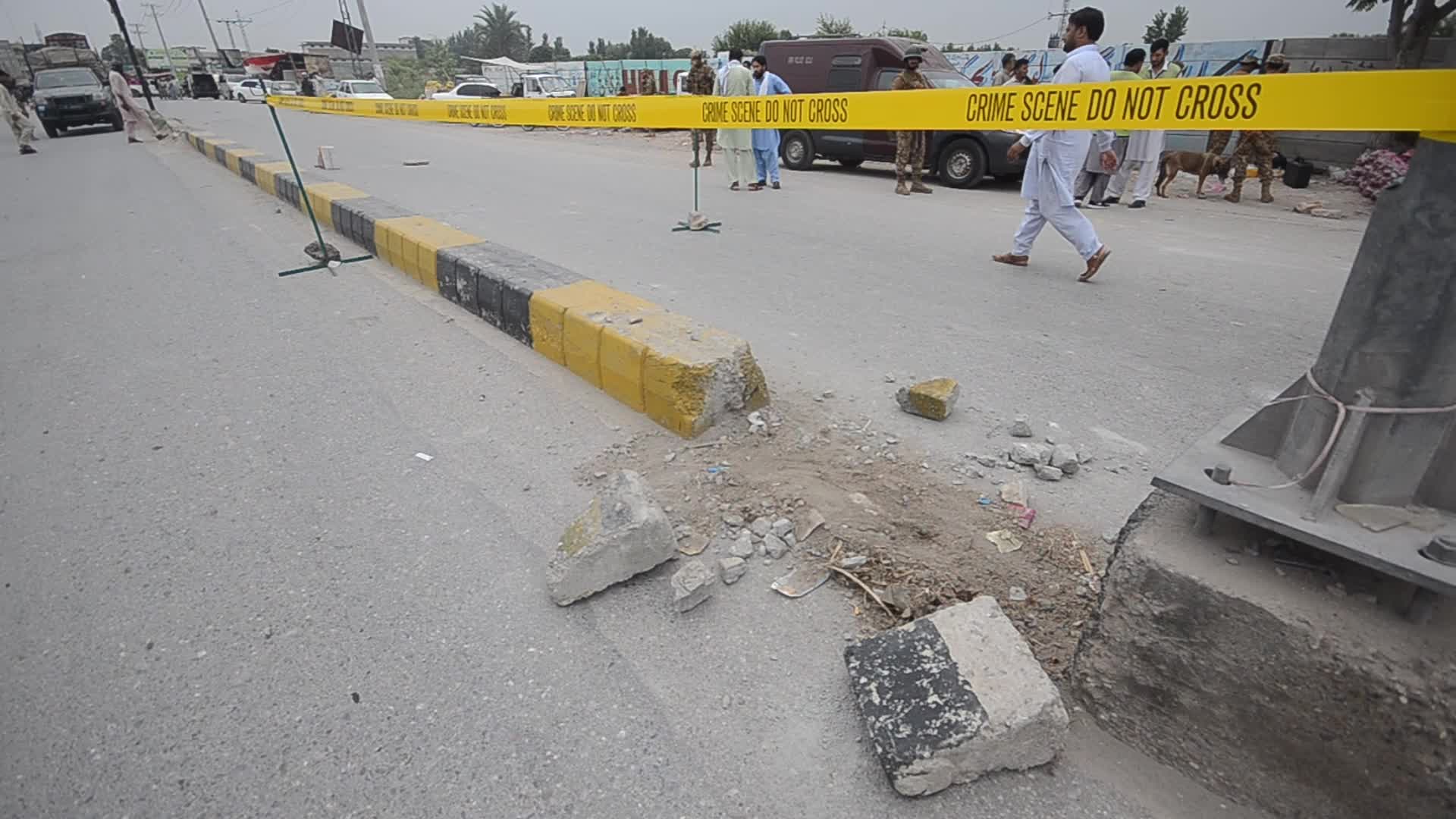 Bombing targeting police vehicle on roadside in Peshawar 