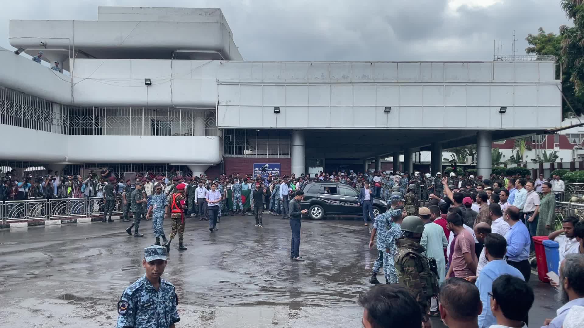 Mohammad Yunus Arrives In Dhaka