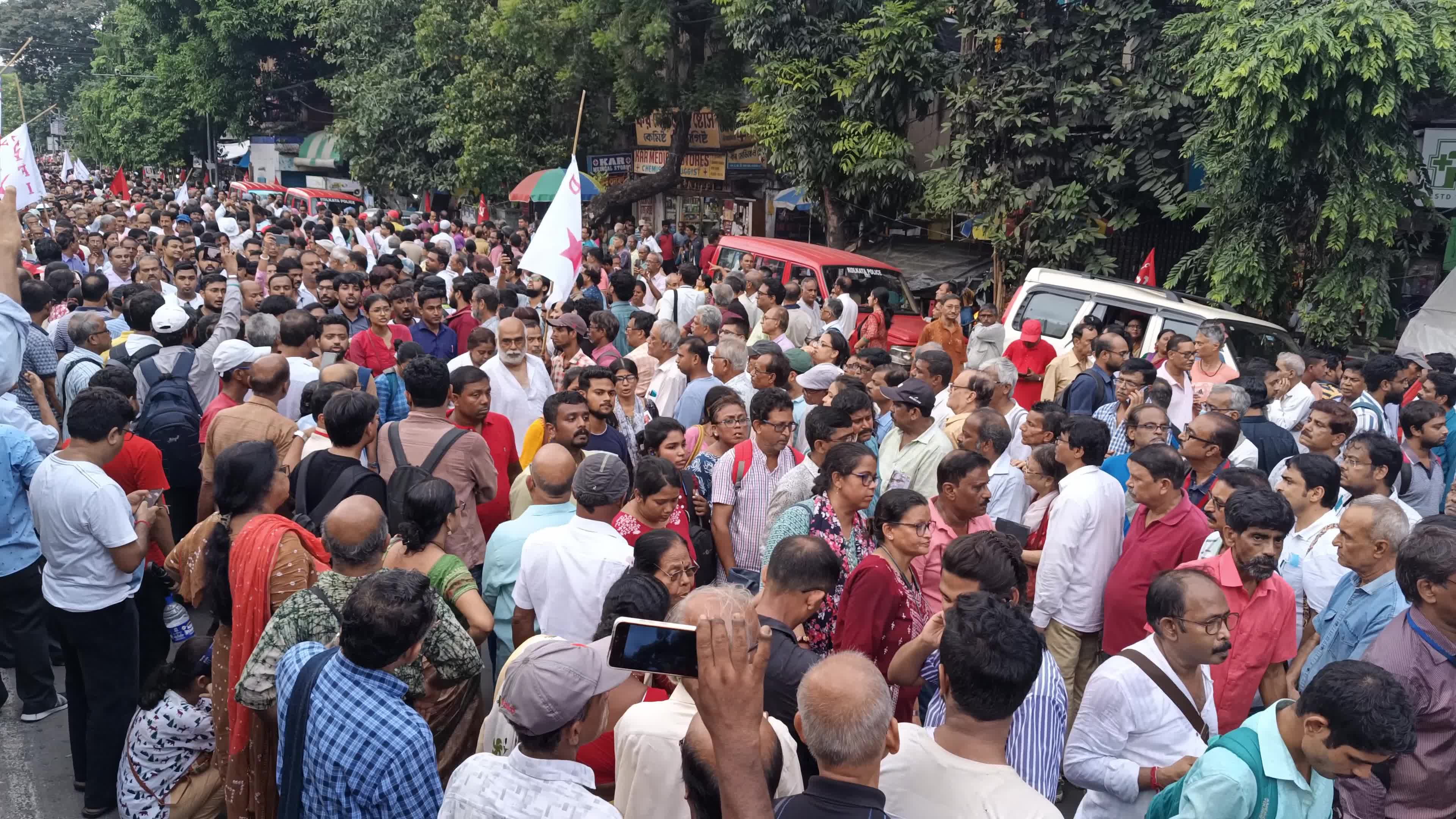 Thousands Pay Final Tribute to Buddhadeb Bhattacharjee
