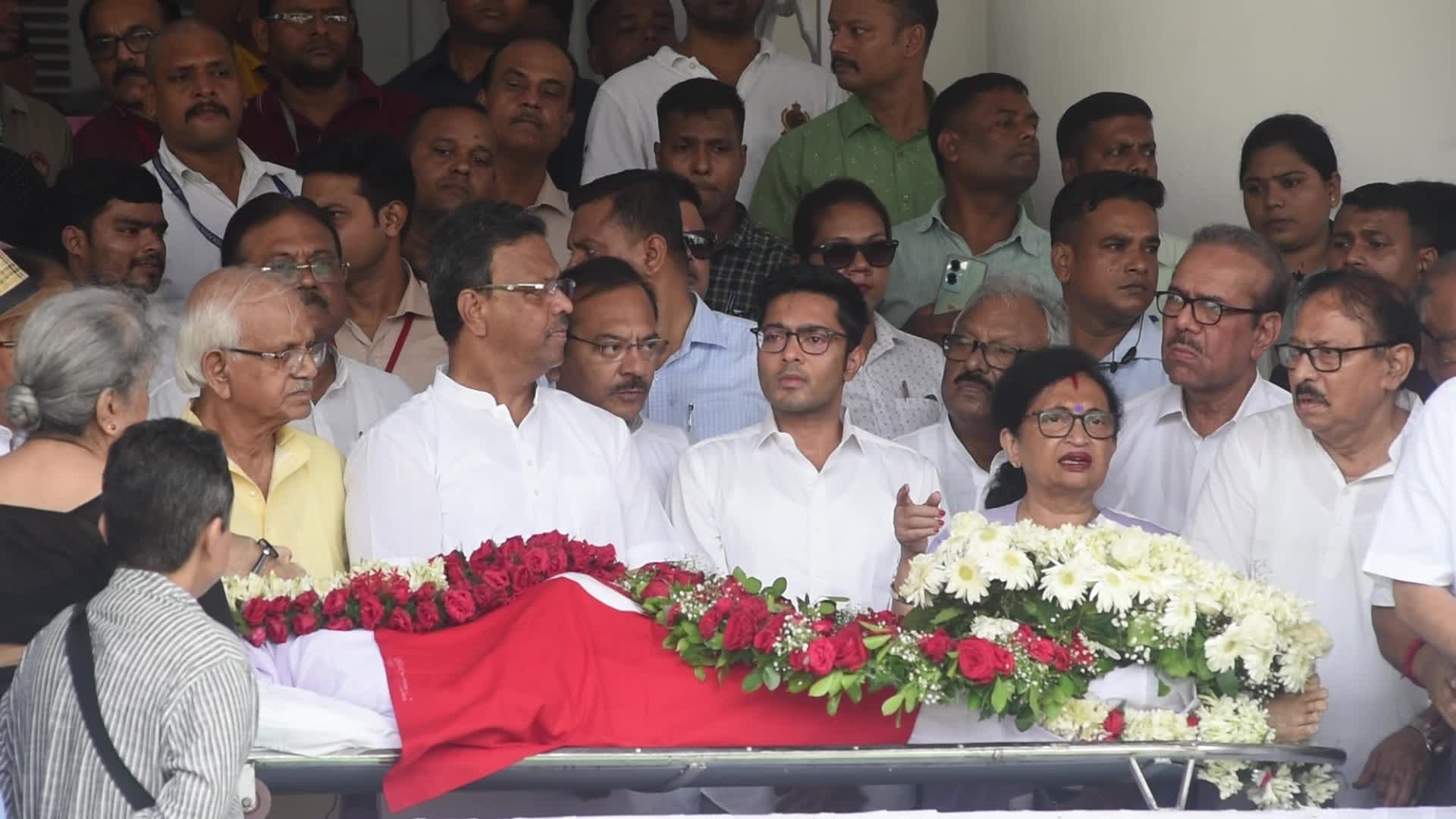 Thousands Pay Final Tribute to Buddhadeb Bhattacharjee
