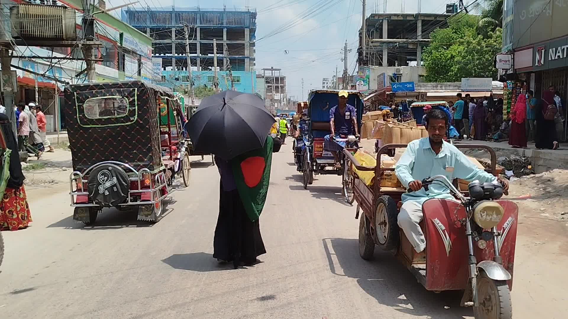 Students Control Traffic in Bangladesh 