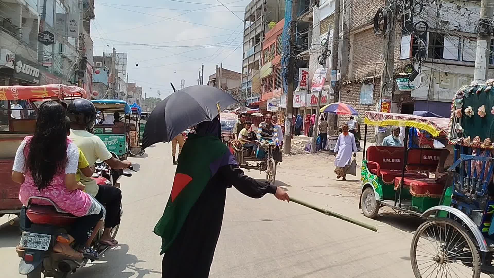 Students Control Traffic in Bangladesh 