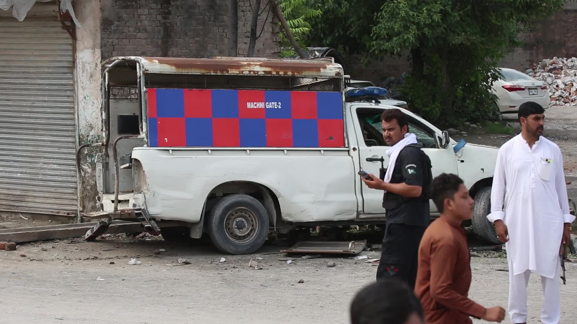 Bombing targeting police vehicle on roadside in Peshawar 