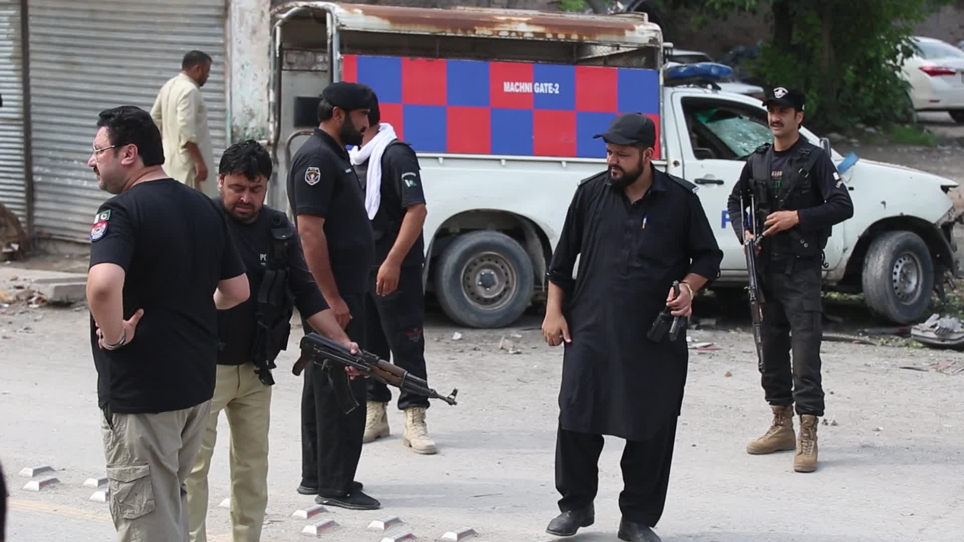Bombing targeting police vehicle on roadside in Peshawar 