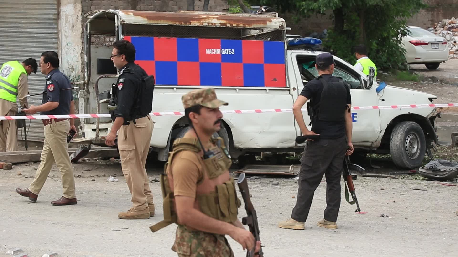 Bombing targeting police vehicle on roadside in Peshawar 