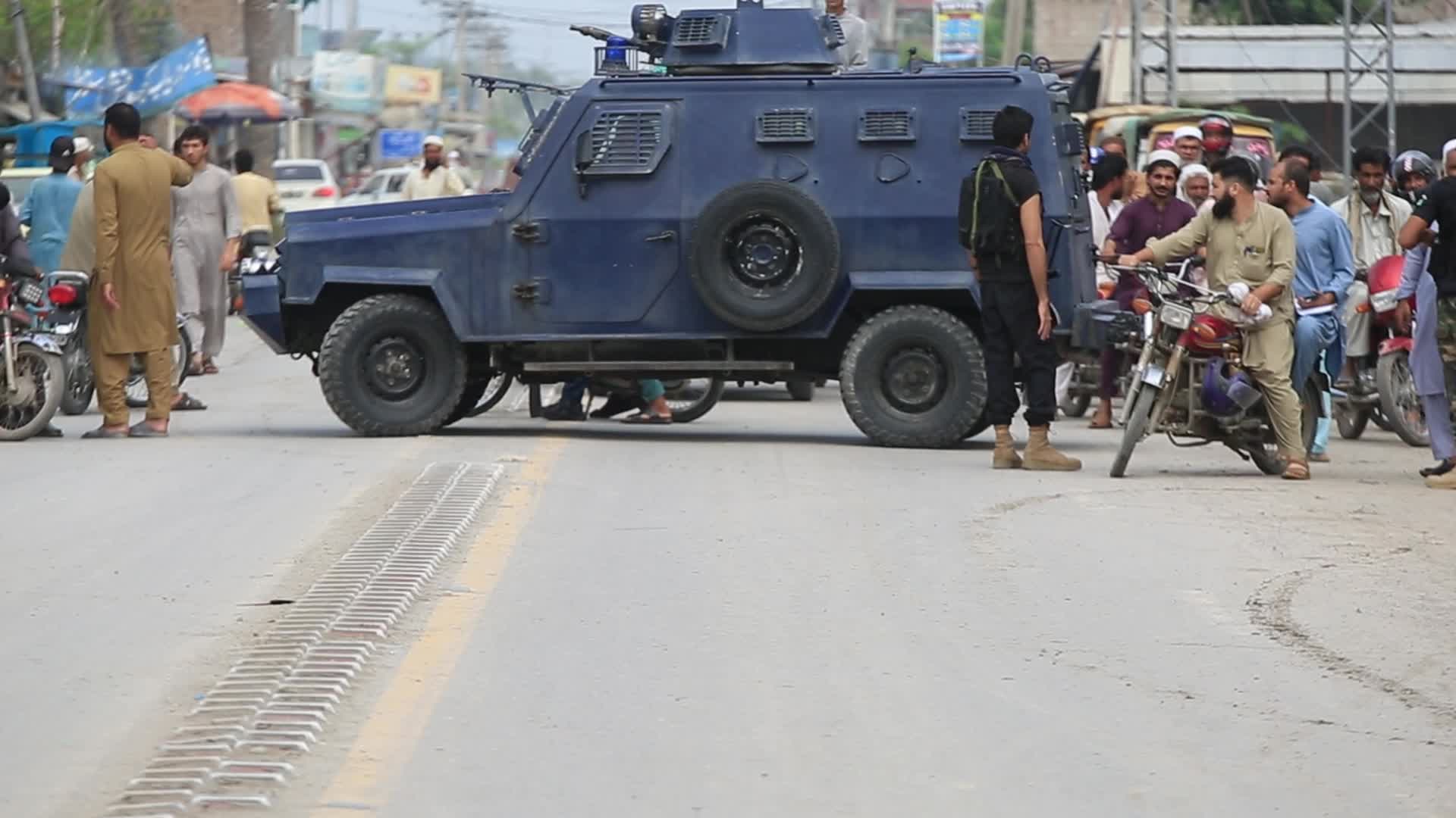 Bombing targeting police vehicle on roadside in Peshawar 