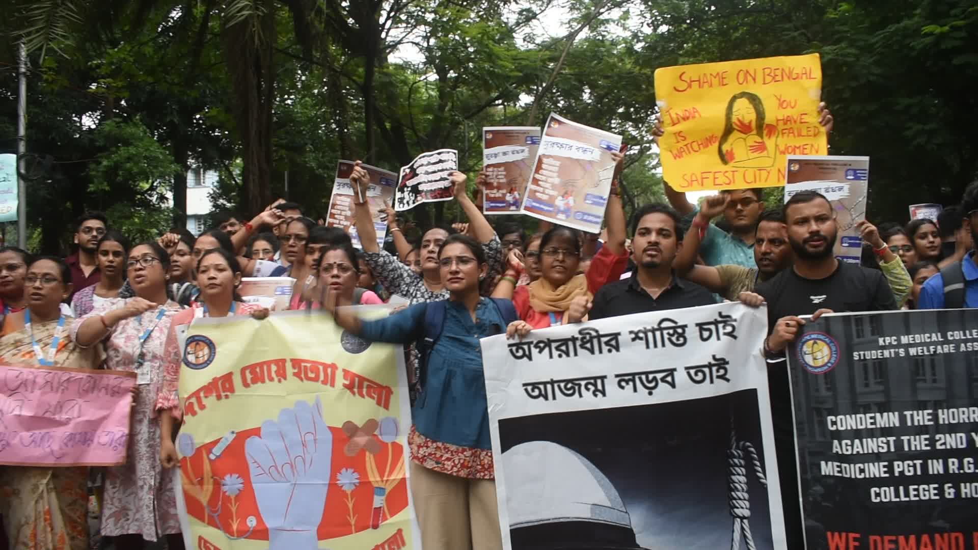 Citizens protest against rape and murder of Doctor in Kolkata.