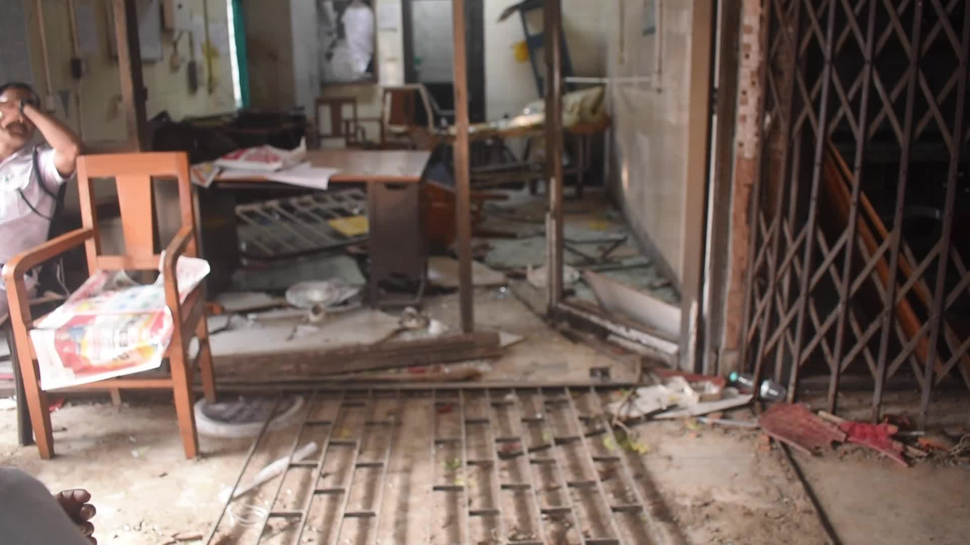 Unidentified individuals are vandalizing R.G. Kar Medical College and Hospital
