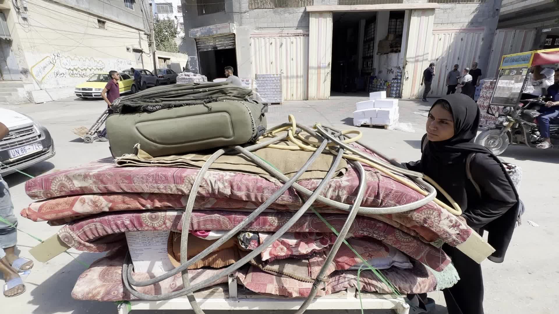 Palestinians Flee with Belongings in Deir el-Balah