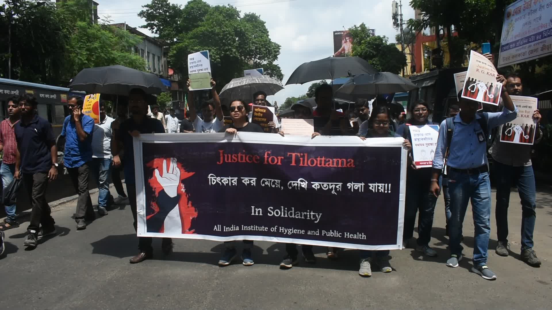 Doctors and citizens protest against rape and murders of junior doctor in Kolkata.