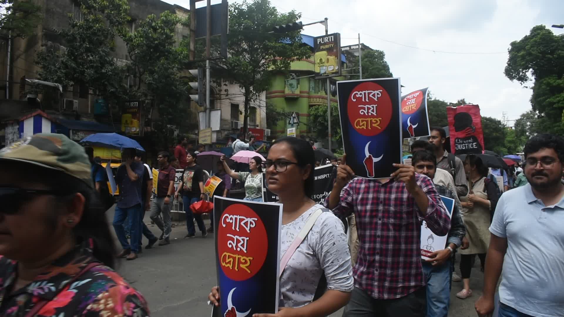 Doctors and citizens protest against rape and murders of junior doctor in Kolkata.