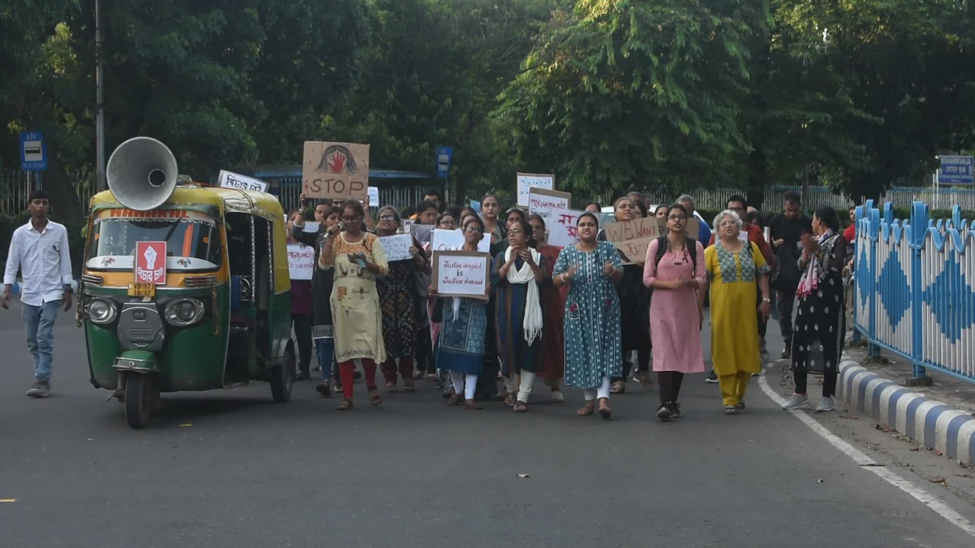 Doctors and citizens protest against rape and murders of junior doctor in Kolkata.