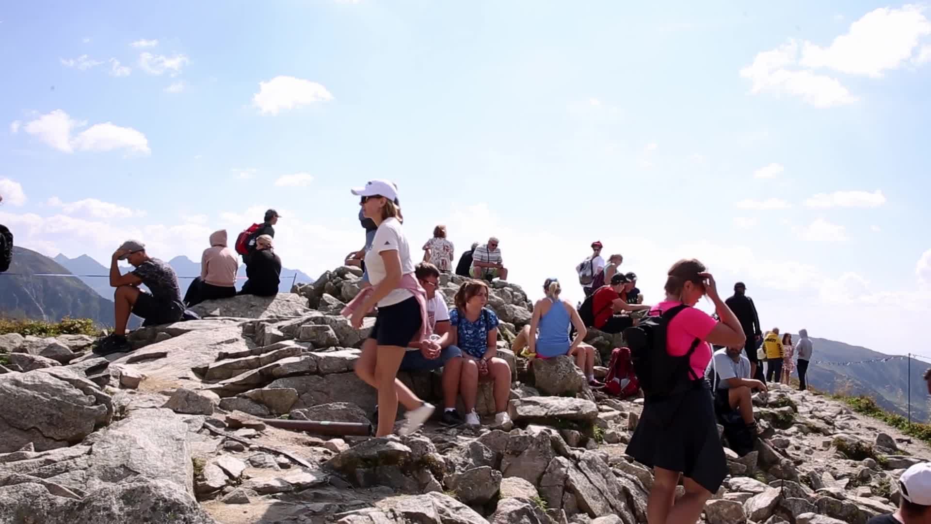Crowds arrive to Zakopane on last weekend of school holidays