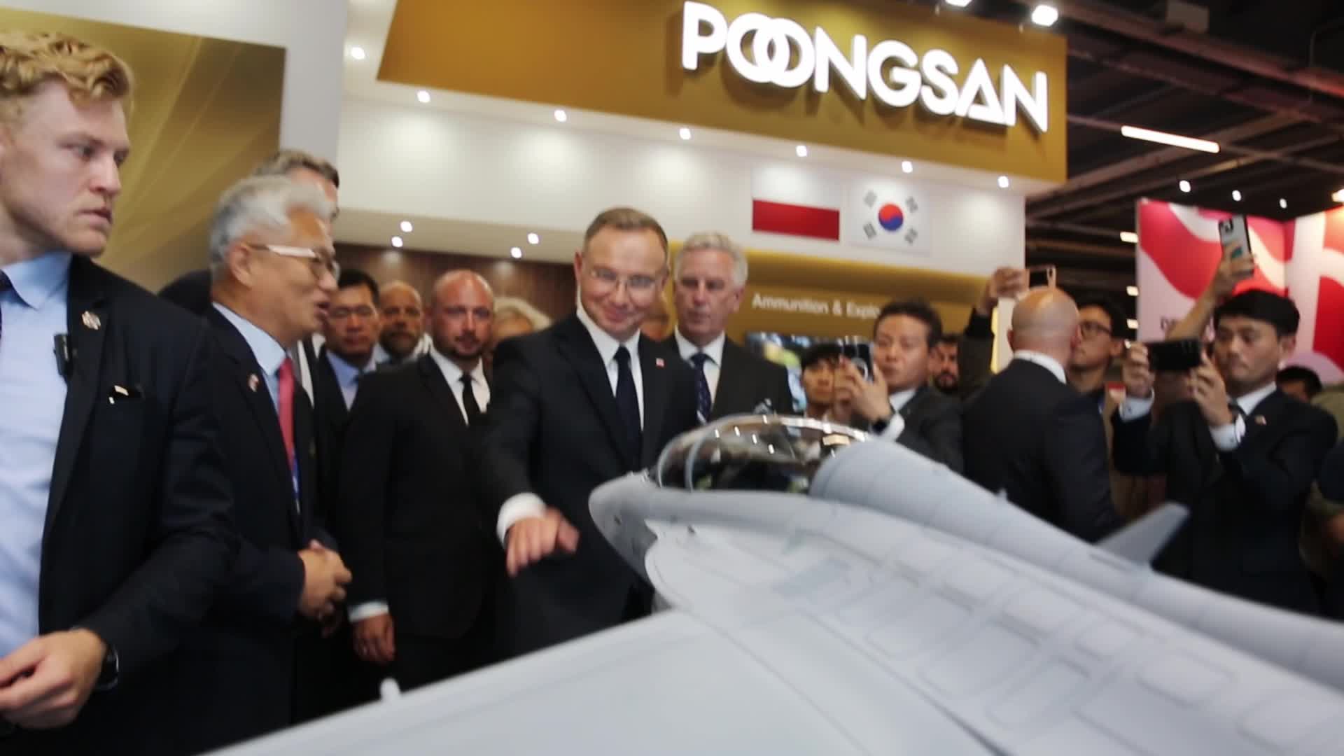 Head of State visit Defence Industry Exhibition in Poland