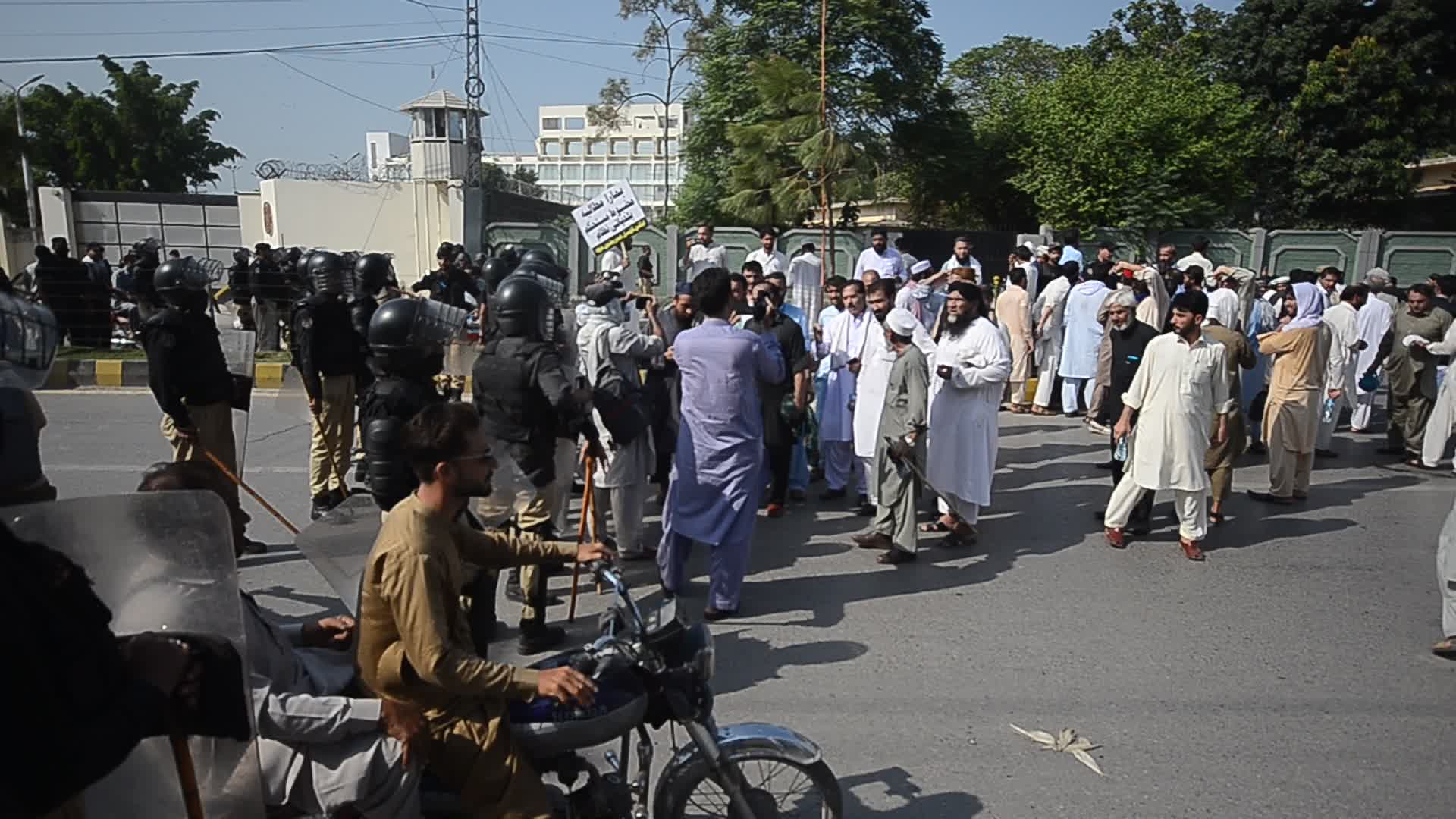 KP police baton-charge elected representatives of local govts