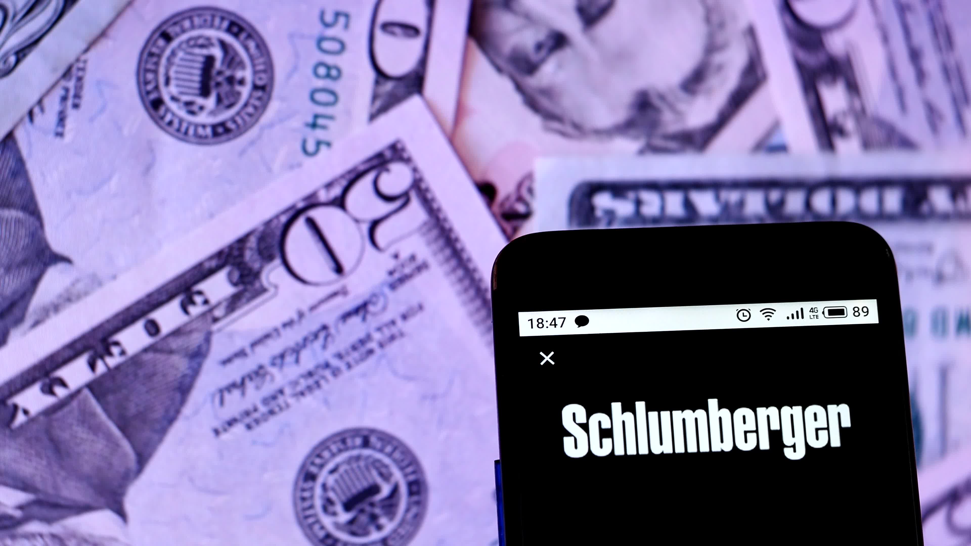 Video illustration the logo of Schlumberger