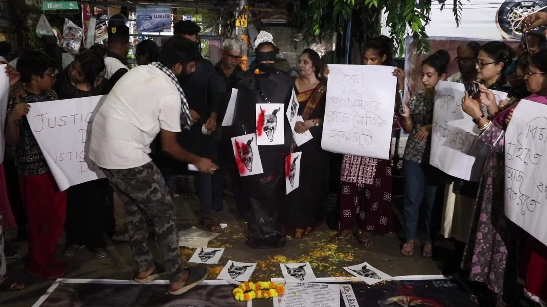 Indian women lead night protests after doctor's rape and murder