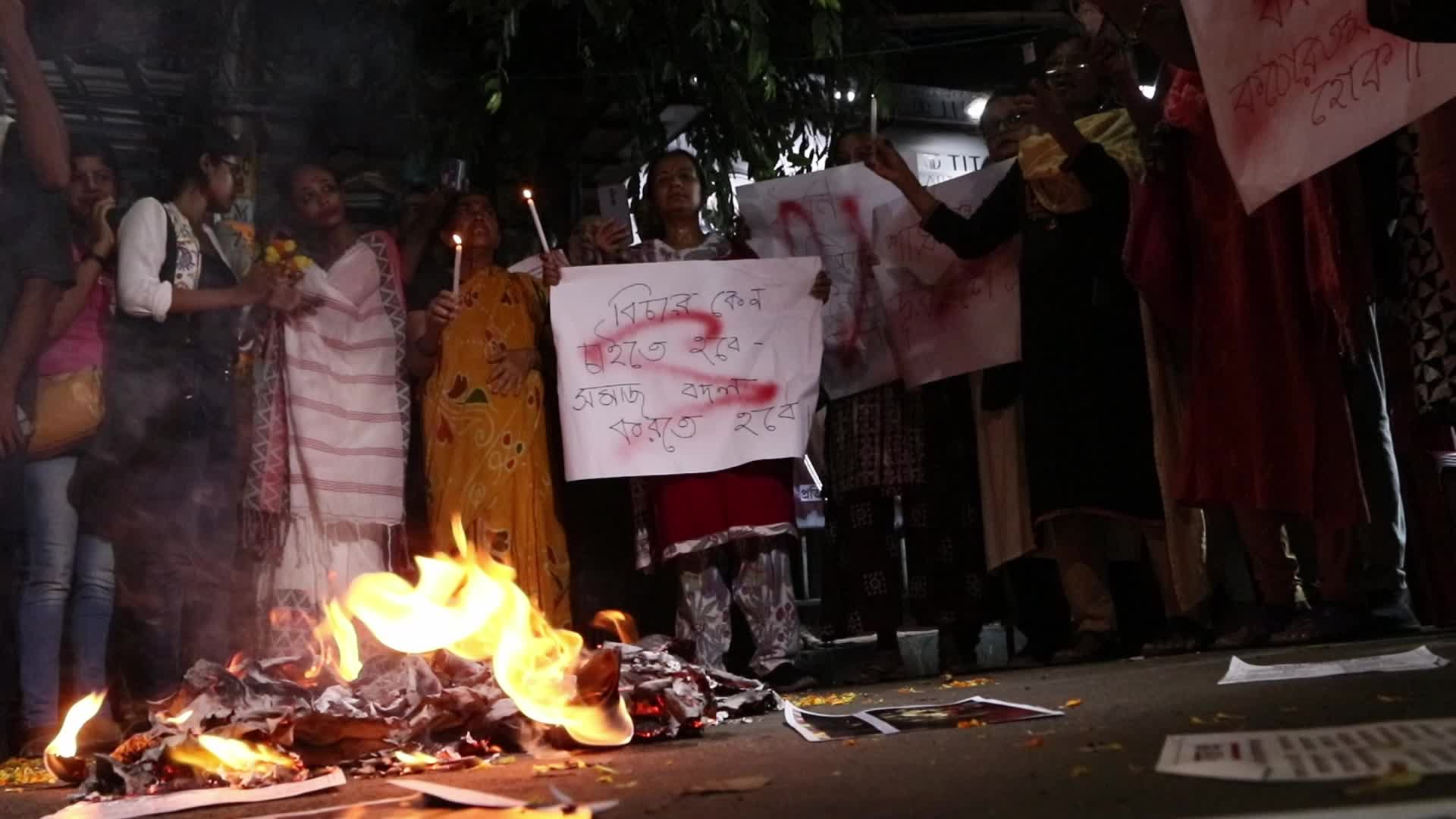 Indian women lead night protests after doctor's rape and murder