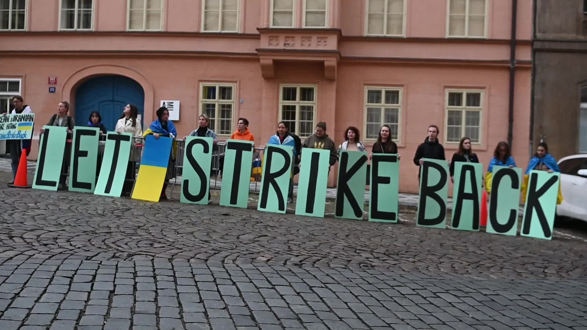 Ukraine Demonstrators in Front of US Embassy in Prague