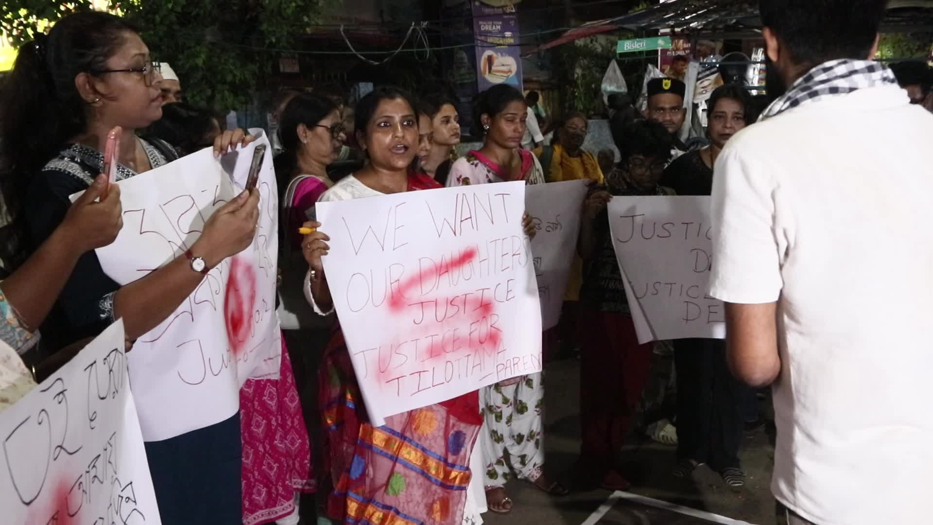 Indian women lead night protests after doctor's rape and murder
