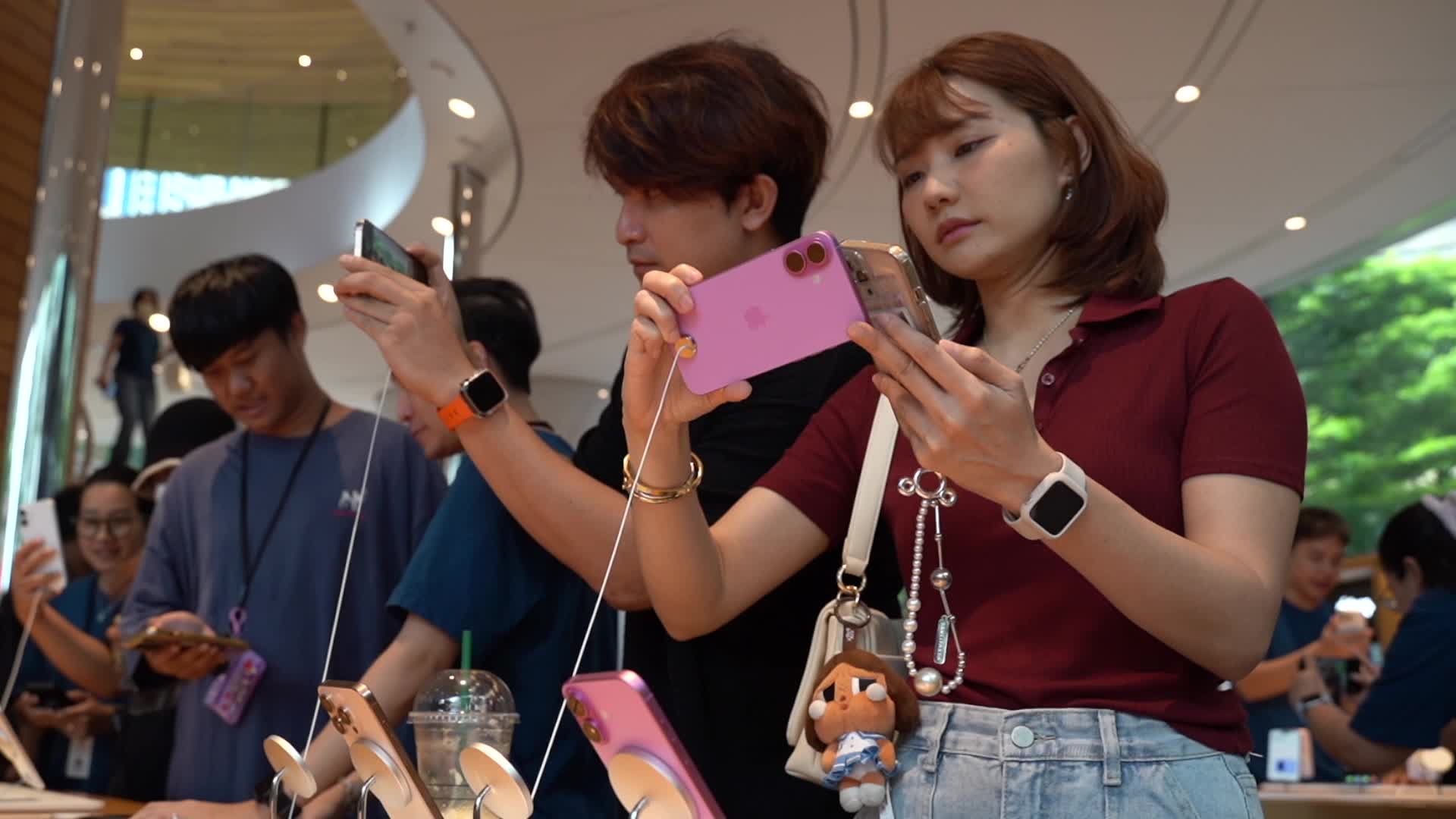 Apple Store In Thailand Shelves Hits IPhone 16.