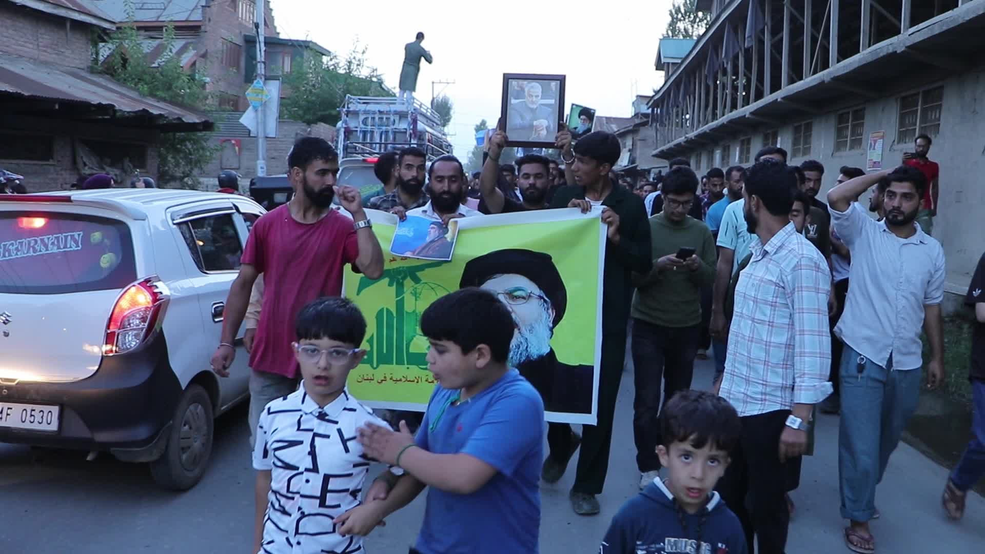 Kashmiri Shia Muslims Rally with Nasrallah's Posters After Hezbollah Confirms Leader's Death in Israeli Airstrikes