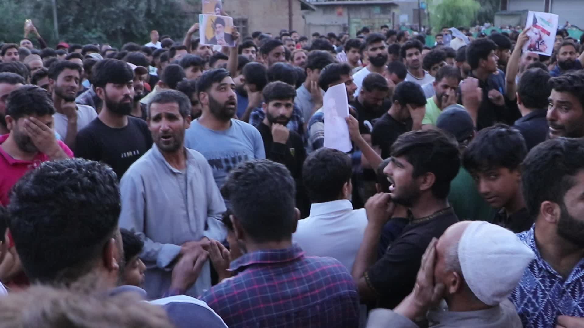 Kashmiri Shia Muslims Rally with Nasrallah's Posters After Hezbollah Confirms Leader's Death in Israeli Airstrikes