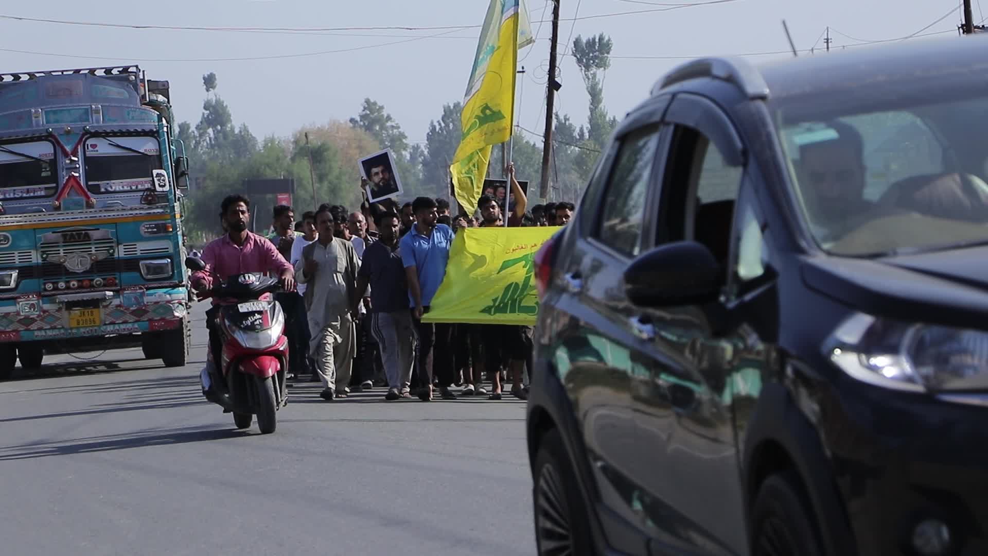 Kashmiri Shia Muslims Rally with Nasrallah's Posters After Hezbollah Confirms Leader's Death in Israeli Airstrikes