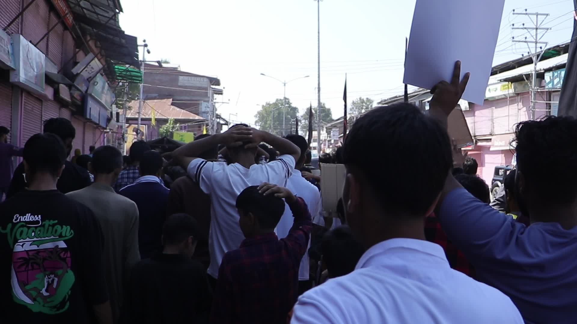 Kashmiri Shia Muslims Rally with Nasrallah's Posters After Hezbollah Confirms Leader's Death in Israeli Airstrikes