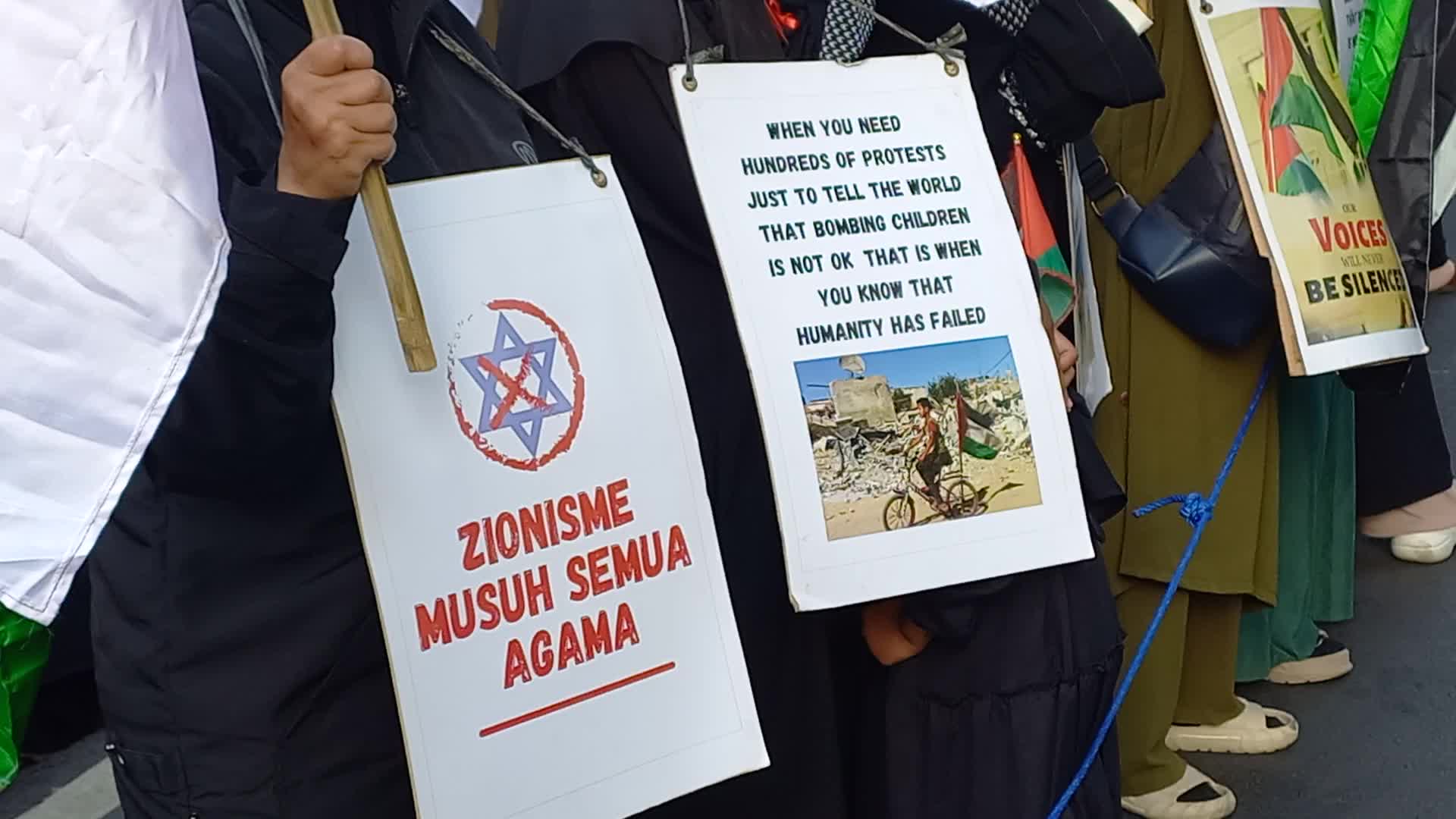 Pro-Palestine rally held in Indonesia marking 1 year since Israel's war with Hamas
