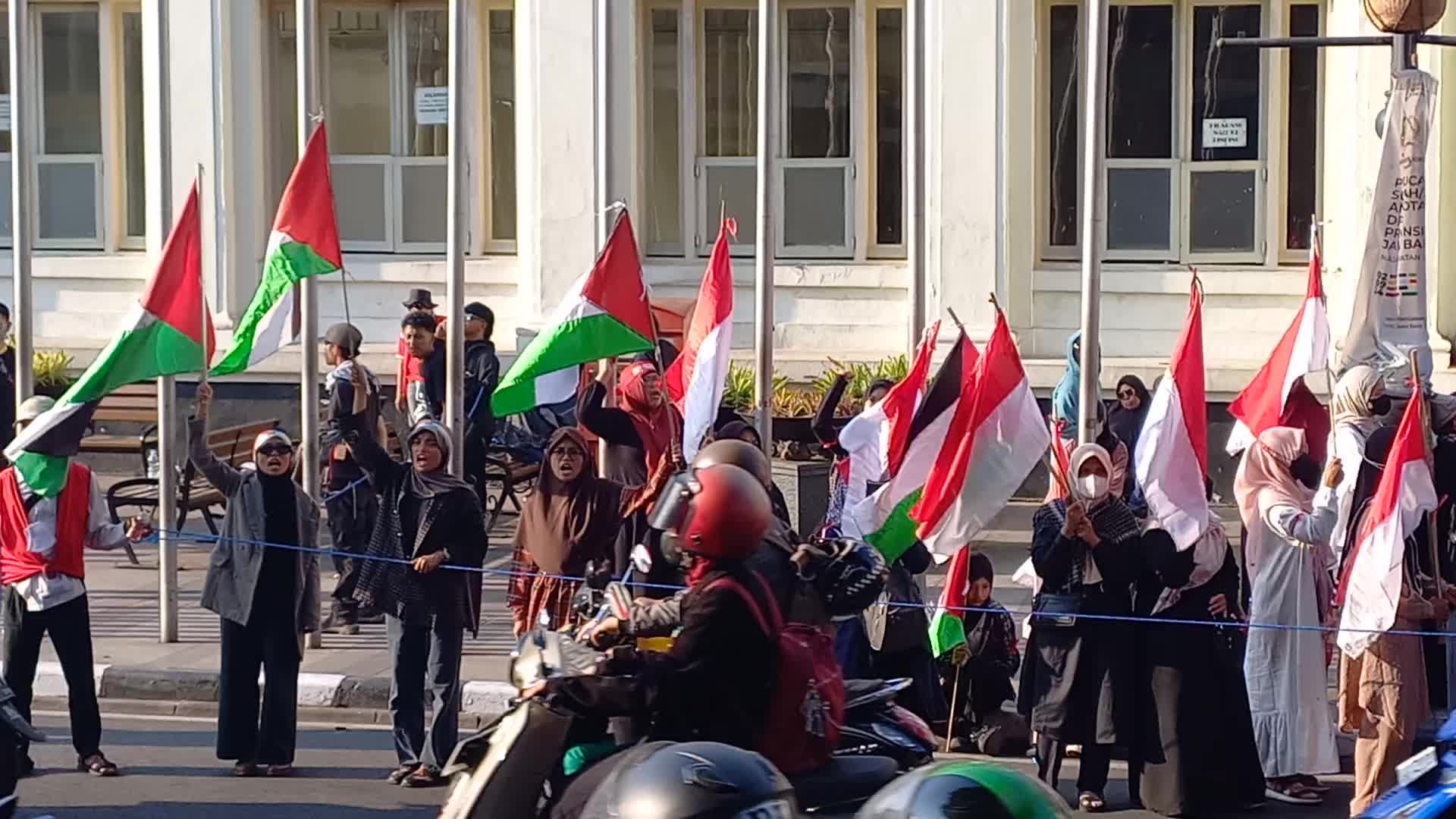 Pro-Palestine rally held in Indonesia marking 1 year since Israel's war with Hamas