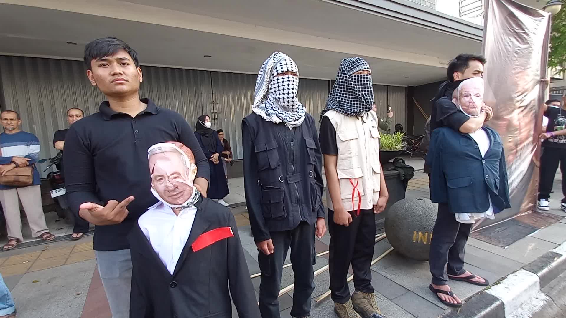 Pro-Palestine rally held in Indonesia marking 1 year since Israel's war with Hamas