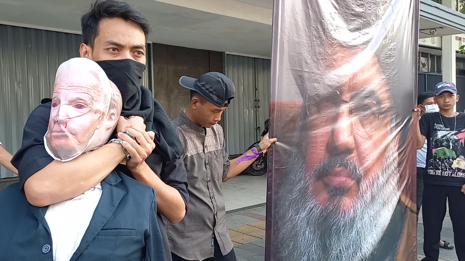 Pro-Palestine rally held in Indonesia marking 1 year since Israel's war with Hamas