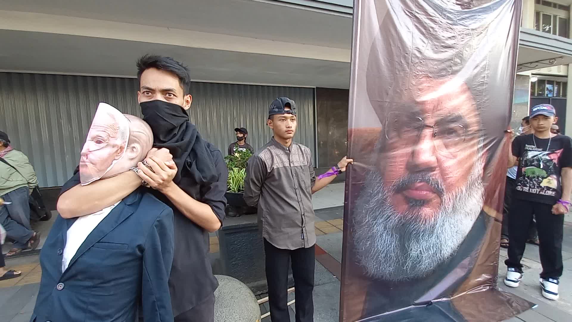 Pro-Palestine rally held in Indonesia marking 1 year since Israel's war with Hamas
