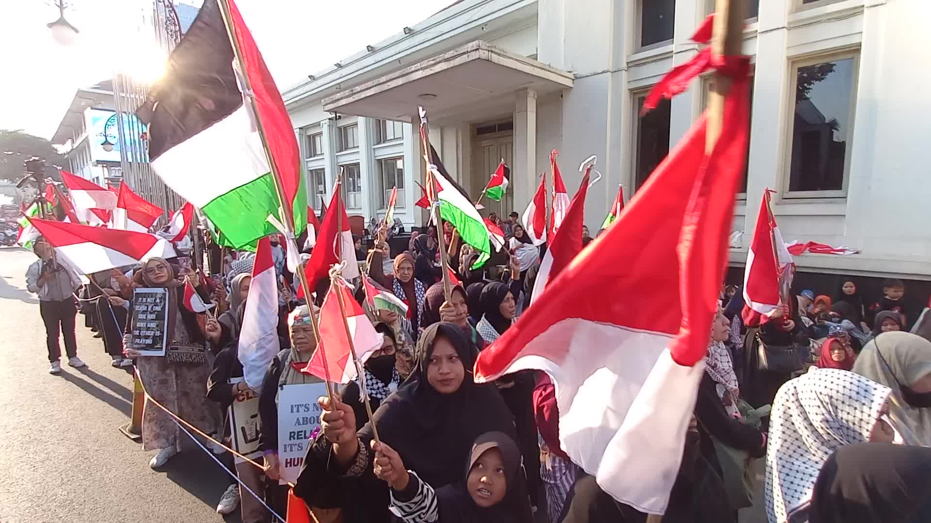 Pro-Palestine rally held in Indonesia marking 1 year since Israel's war with Hamas