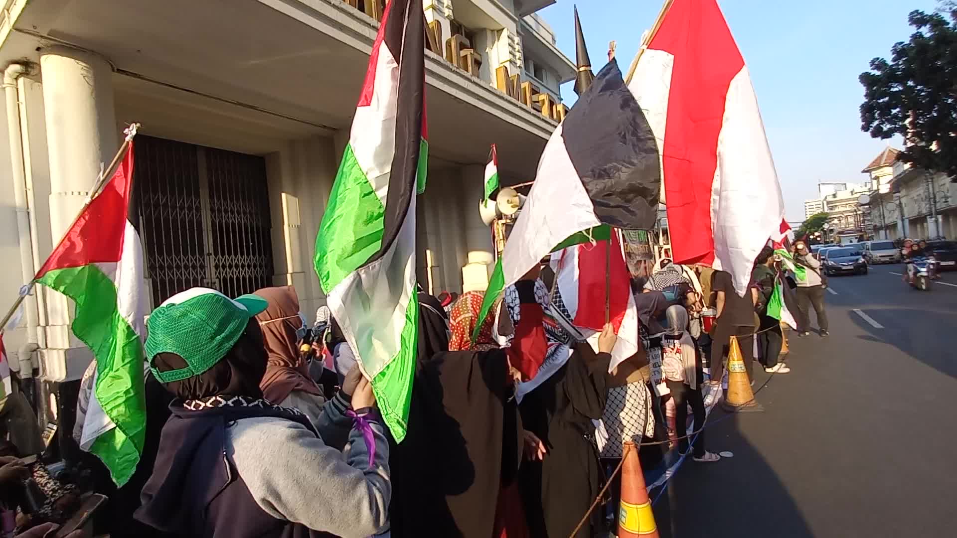 Pro-Palestine rally held in Indonesia marking 1 year since Israel's war with Hamas