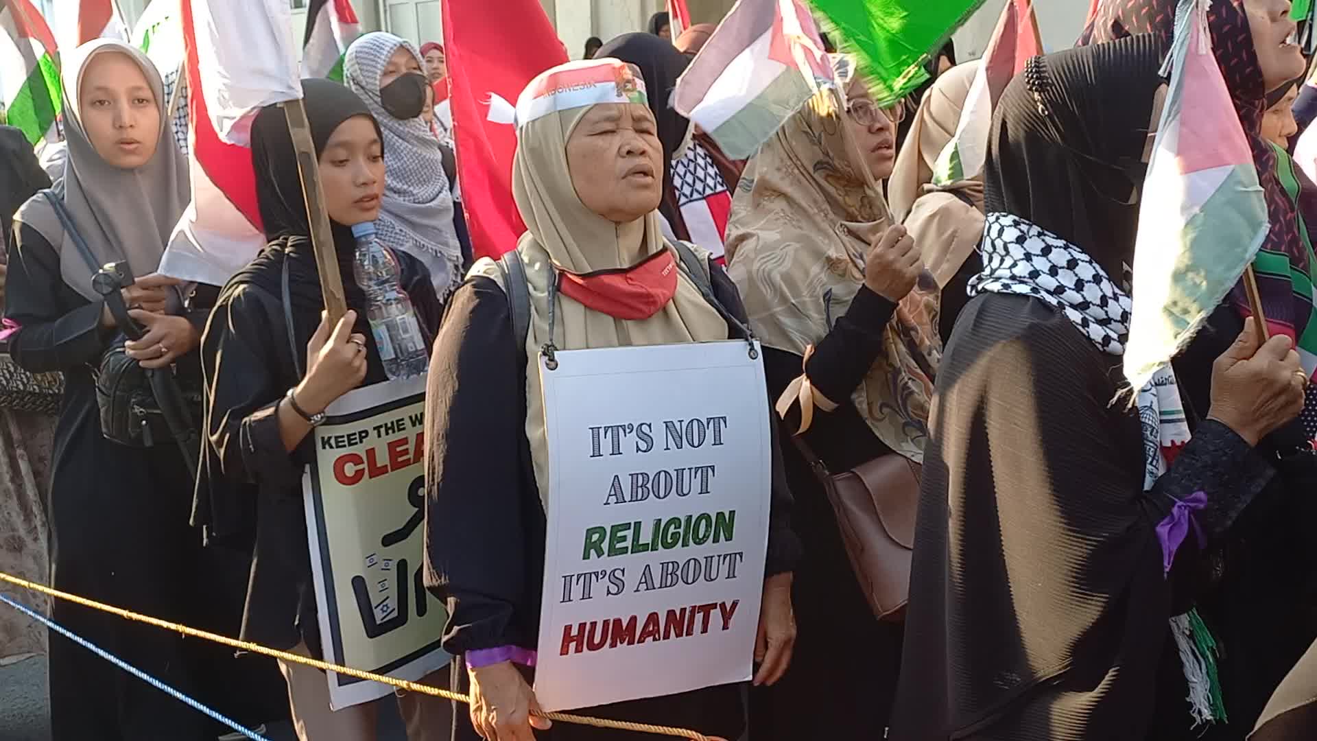Pro-Palestine rally held in Indonesia marking 1 year since Israel's war with Hamas