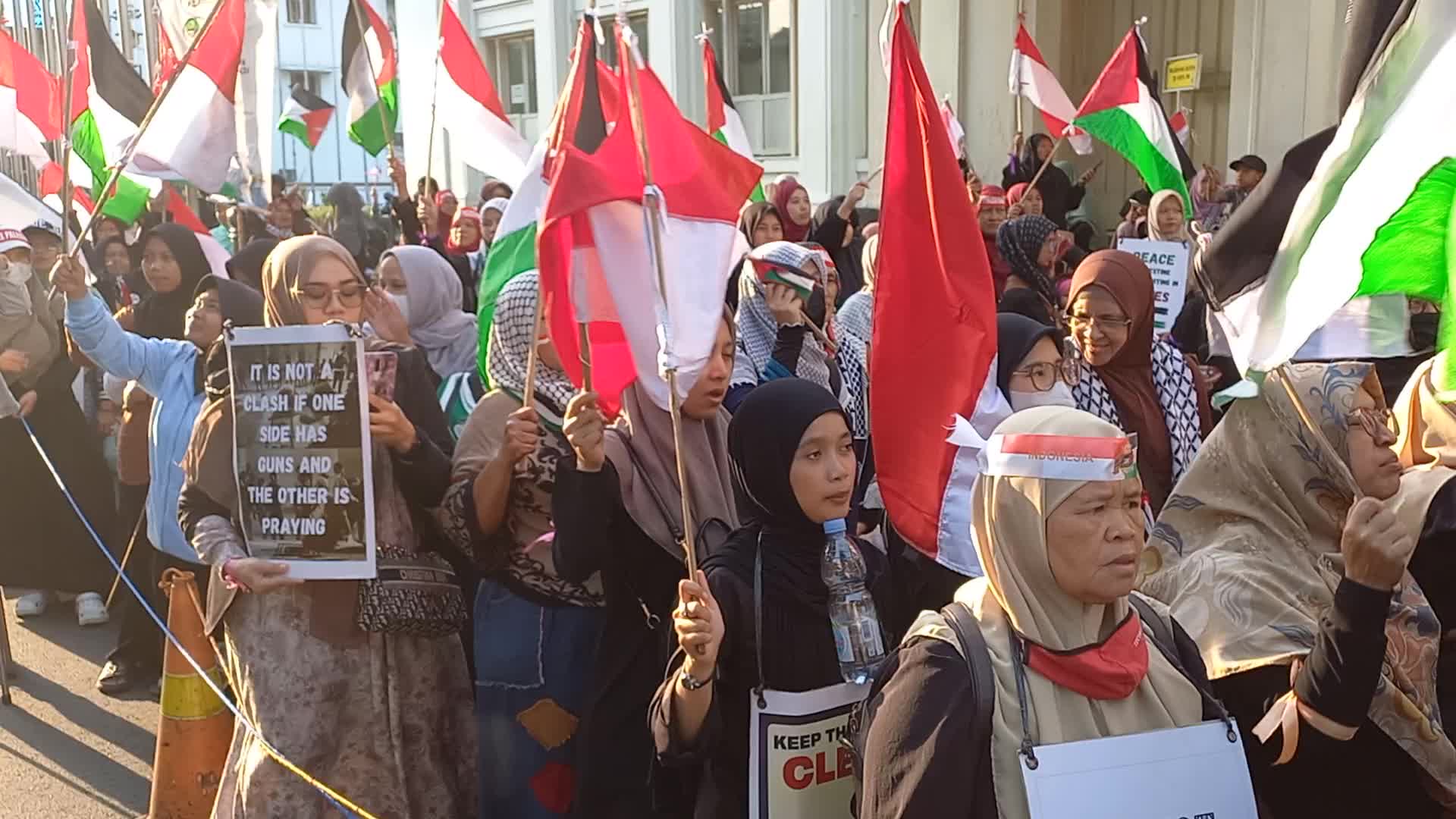 Pro-Palestine rally held in Indonesia marking 1 year since Israel's war with Hamas