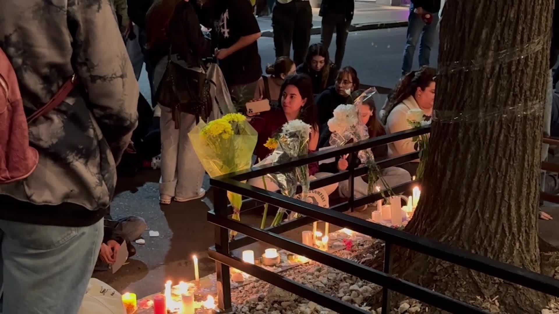  	Fans gather to mourn death of former One Direction star Liam Payne in Buenos Aires 
