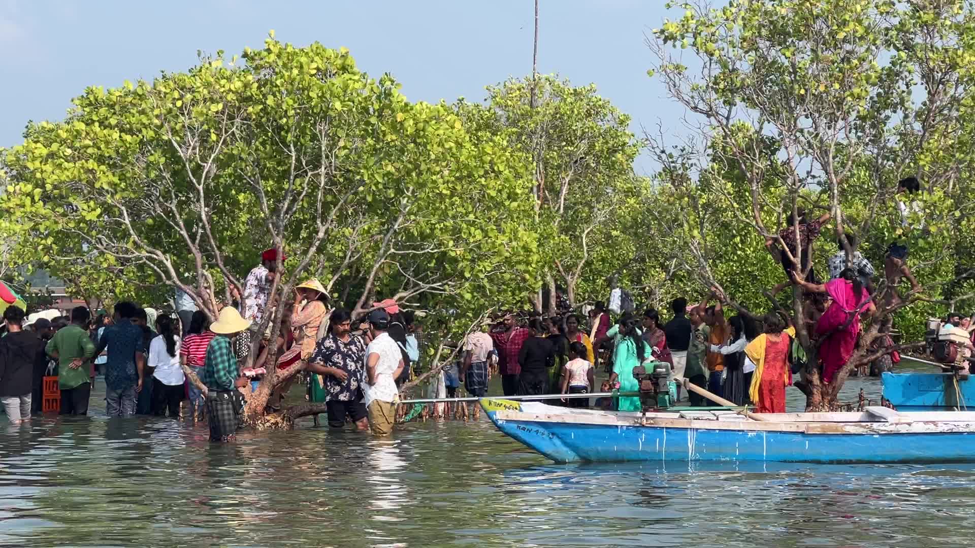 Daily life at Sambranikodi Island