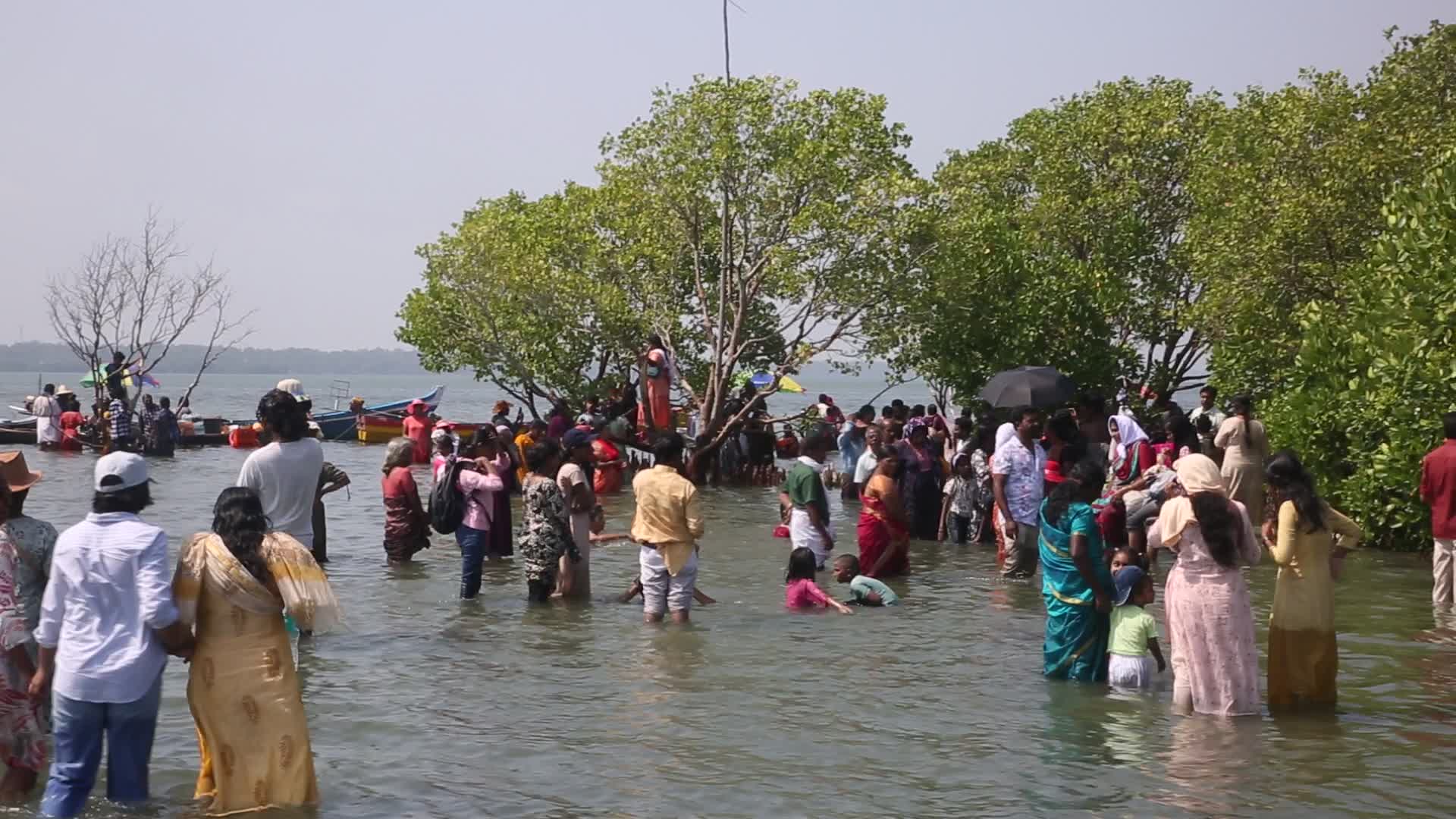 Daily life at Sambranikodi Island