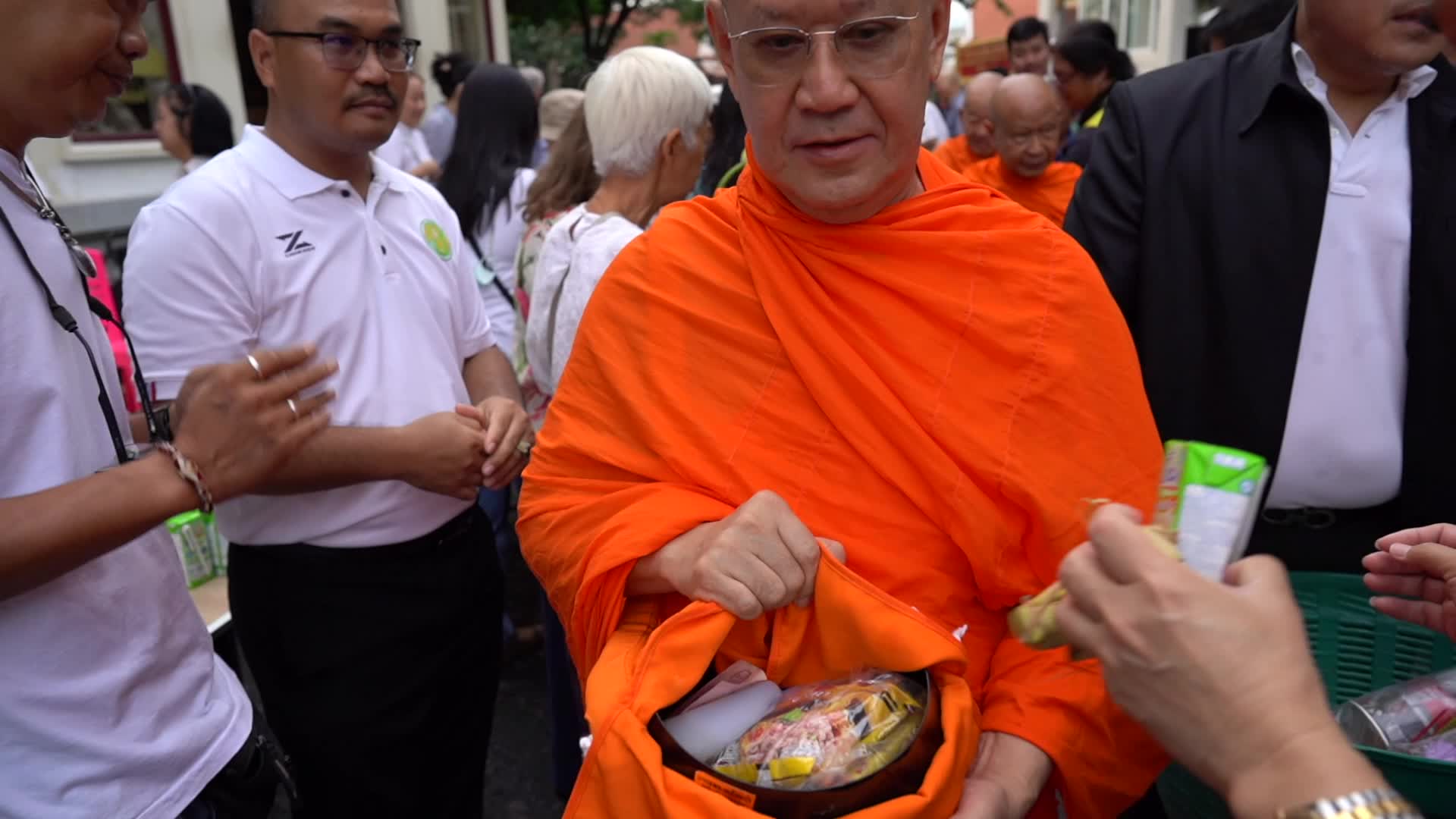 Thai faithful mark the end of the Buddhist Lent in Bangkok.
