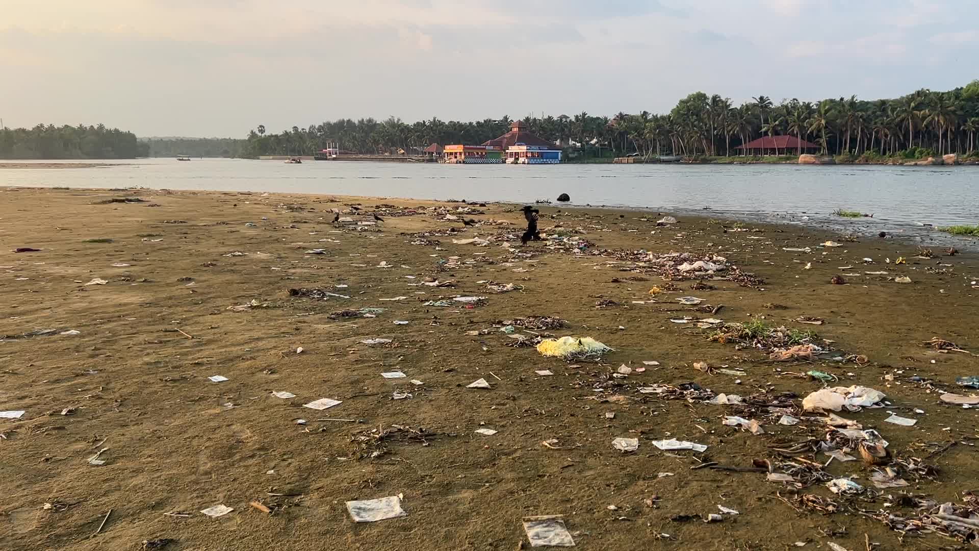Trash and filth along Paruthiyoor Beach