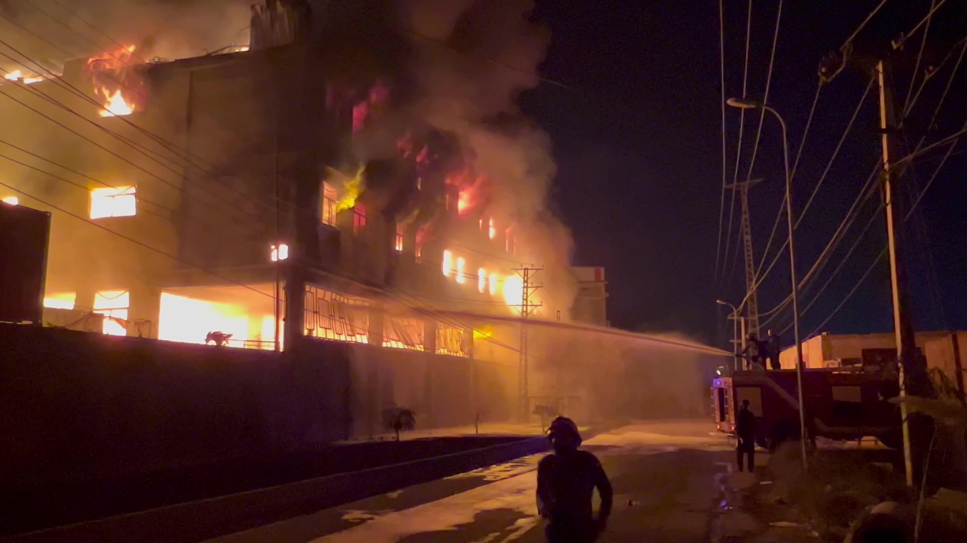 Fire broke out in dyper factory in Peshawar, Pakistan
